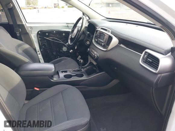 2016 Kia Sorento LX with VIN 5XYPG4A38GG173926, listed as a IAAI auction lot 41921254 with 1 mi miles. Bid and sale history available at carsss.com. Image 5.