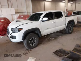 2021 Toyota Tacoma SR z VIN 5TFCZ5AN1MX268370, wystawiony jako IAAI lot #41922632 z przebiegiem 50 358 mil mil oraz . Historia ofert i sprzedaży dostępna na DreamBid. Obrazek 2.