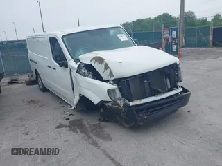 2018 Nissan NV Cargo S z VIN 1N6BF0KM6JN817966, wystawiony jako IAAI lot #42400393 z przebiegiem 181 511 mil mil oraz . Historia ofert i sprzedaży dostępna na DreamBid. Obrazek 1.