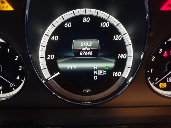 2013 Mercedes-Benz E-Class E 350 Luxury with VIN WDDHF8JB2DA722799, listed as a IAAI auction lot 41766797 with 87,646 mi miles. Bid and sale history available at carsss.com. Image 7.