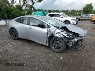 2023 Toyota Prius LE z VIN JTDACAAU1P3000455, wystawiony jako Copart lot #58039065 z przebiegiem 30 001 mil mil oraz Nie do naprawy • Non repairable. Historia ofert i sprzedaży dostępna na DreamBid. Obrazek 4.
