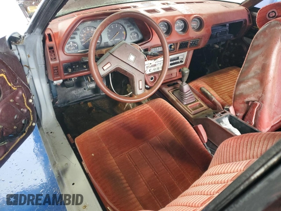 1982 Datsun 280ZX z VIN JN1HZ04S5CX431646, wystawiony jako Copart lot #55607255 z przebiegiem 173 546 mil mil oraz Tytuł czysty. Historia ofert i sprzedaży dostępna na DreamBid. Obrazek 8.