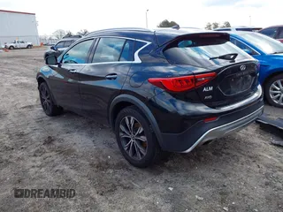 2017 Infiniti QX30 Premium z VIN SJKCH5CR8HA035885, wystawiony jako IAAI lot #41606308 z przebiegiem 112 932 mil mil oraz . Historia ofert i sprzedaży dostępna na DreamBid. Obrazek 3.