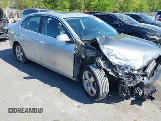 2009 Volkswagen Jetta SE с VIN 3VWRM71K89M179917, выставлен на аукционе IAAI как лот 42021055 с пробегом 105 135 миль миль и . История ставок и продаж доступна на DreamBid. Изображение 1.