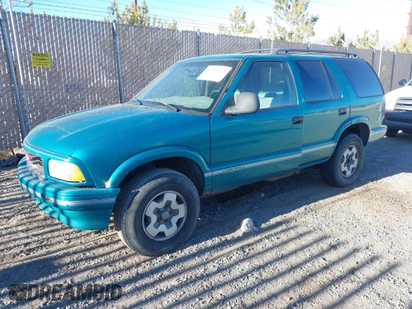1996 GMC Jimmy SL z VIN 1GKDT13W6T2505181, wystawiony jako IAAI lot #41392669 z przebiegiem 213 728 mil mil oraz . Historia ofert i sprzedaży dostępna na DreamBid. Obrazek 2.