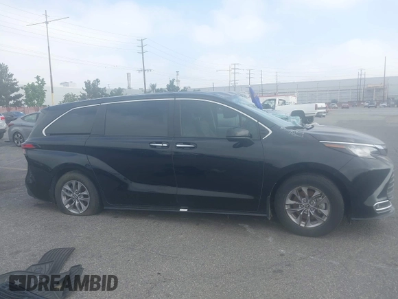 2022 Toyota Sienna XLE z VIN 5TDYRKEC8NS123217, wystawiony jako IAAI lot #42224483 z przebiegiem 73 802 mil mil oraz . Historia ofert i sprzedaży dostępna na DreamBid. Obrazek 13.