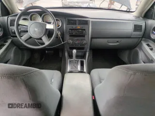 2005 Dodge Magnum SE z VIN 2D4FV48V55H529419, wystawiony jako Copart lot #53908645 z przebiegiem 176 793 mil mil oraz Szkoda całkowita • Salvage title. Historia ofert i sprzedaży dostępna na DreamBid. Obrazek 8.