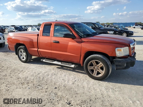 2008 Dodge Dakota z VIN 1D7HW62K78S501945, wystawiony jako Copart lot #46787265 z przebiegiem 148 742 mil mil oraz Szkoda całkowita • Salvage title. Historia ofert i sprzedaży dostępna na DreamBid. Obrazek 4.