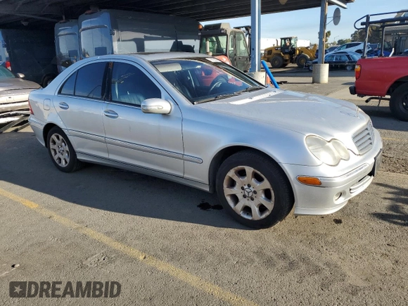 2005 Mercedes-Benz C 240 with VIN WDBRF61J35A701535, listed as a Copart auction lot 79762884 with 73,468 mi miles and Clean Title. Bid and sale history available at DreamBid. Image 4.