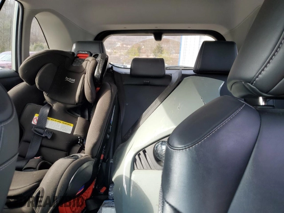 2019 Toyota RAV4 XLE Premium with VIN 2T3A1RFV2KW081106, listed as a Copart auction lot 45363525 with 93,803 mi miles and Salvage Title. Bid and sale history available at carsss.com. Image 10.
