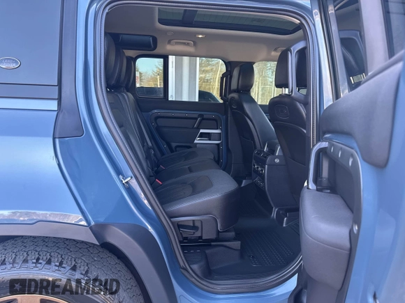 2020 Land Rover Defender SE z VIN SALEPEEU6L2017266, wystawiony jako IAAI lot #42120066 z przebiegiem 117 429 mil mil oraz . Historia ofert i sprzedaży dostępna na DreamBid. Obrazek 8.
