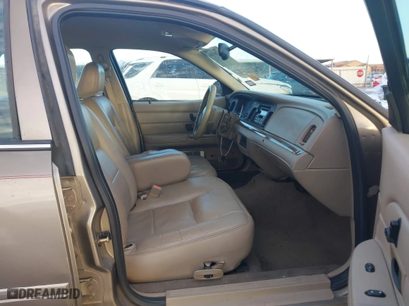 2005 Ford Crown Victoria LX with VIN 2FAFP74W55X130190, listed as a IAAI auction lot 41138306 with 122,738 mi miles. Bid and sale history available at carsss.com. Image 5.