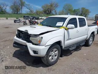 2015 Toyota Tacoma with VIN 3TMLU4EN2FM193142, listed as a IAAI auction lot 42189553 with 70,480 mi miles and . Bid and sale history available at DreamBid. Image 18.