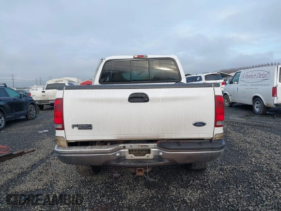 2000 Ford Super Duty F-250 XL with VIN 1FTNW21F8YEA59623, listed as a IAAI auction lot 41263825 with 371,405 mi miles. Bid and sale history available at carsss.com. Image 17.