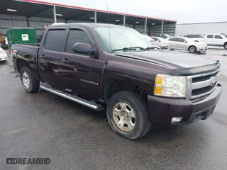 2008 Chevrolet Silverado 1500 LT w/1LT with VIN 2GCEK13J581272649, listed as a IAAI auction lot 41045998 with 198,008 mi miles. Bid and sale history available at carsss.com. Image 1.