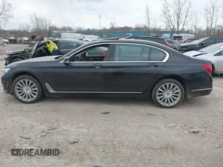 2017 BMW 7 Series 740i xDrive z VIN WBA7E4C55HGU99165, wystawiony jako IAAI lot #42073278 z przebiegiem 47 506 mil mil oraz . Historia ofert i sprzedaży dostępna na DreamBid. Obrazek 14.