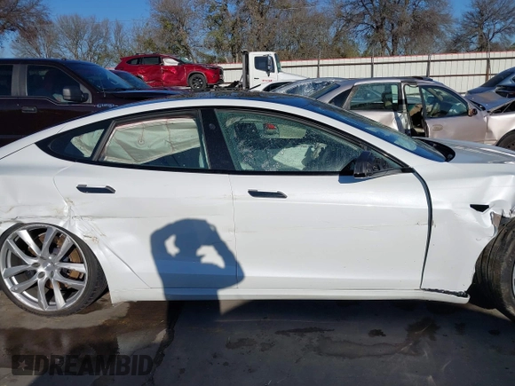 2022 Tesla Model S Plaid z VIN 5YJSA1E63NF483873, wystawiony jako IAAI lot #41204003 z przebiegiem 15 mil mil oraz . Historia ofert i sprzedaży dostępna na DreamBid. Obrazek 13.
