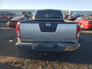 2005 Nissan Frontier SE z VIN 1N6AD06W75C445259, wystawiony jako Copart lot #88346765 z przebiegiem 126 706 mil mil oraz Szkoda całkowita • Salvage title. Historia ofert i sprzedaży dostępna na DreamBid. Obrazek 6.