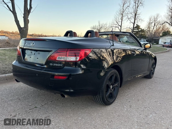 2011 Lexus IS 250 C z VIN JTHFF2C2XB2518852, wystawiony jako Copart lot #49009825 z przebiegiem 163 567 mil mil oraz Czysty tytuł • Clean title. Historia ofert i sprzedaży dostępna na DreamBid. Obrazek 4.