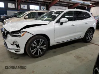 2023 Volvo XC60 Plus Bright Theme z VIN YV4L12RN4P1203379, wystawiony jako Copart lot #55556955 z przebiegiem 38 839 mil mil oraz Szkoda całkowita • Salvage title. Historia ofert i sprzedaży dostępna na DreamBid. Obrazek 1.