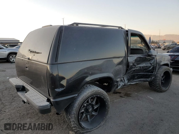 1999 Chevrolet Tahoe with VIN 3GNEC18R1XG143882, listed as a Copart auction lot 42177005 with 130,368 mi miles and Salvage title. Bid and sale history available at DreamBid. Image 3.
