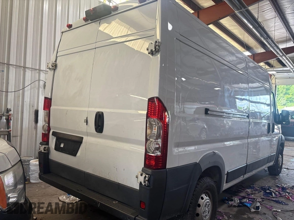 2018 Ram ProMaster Cargo z VIN 3C6TRVDG5JE112252, wystawiony jako IAAI lot #42399558 z przebiegiem 159 166 mil mil oraz . Historia ofert i sprzedaży dostępna na DreamBid. Obrazek 19.