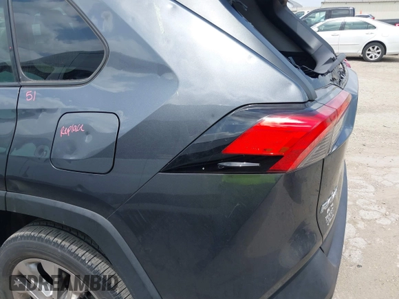 2021 Toyota RAV4 XLE Premium с VIN 2T3C1RFV9MC108170, выставлен на аукционе IAAI как лот 42099817 с пробегом 52 076 миль миль и . История ставок и продаж доступна на DreamBid. Изображение 6.