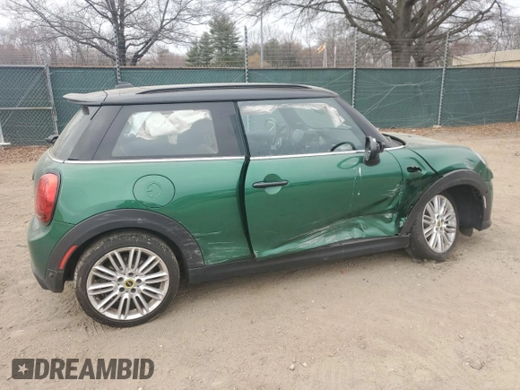 2023 MINI Hardtop Cooper SE z VIN WMW13DJ07P2T83092, wystawiony jako Copart lot #49223965 z przebiegiem 9 596 mil mil oraz Szkoda całkowita • Salvage title. Historia ofert i sprzedaży dostępna na DreamBid. Obrazek 3.
