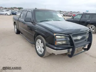 2004 Chevrolet Silverado 1500 Crew Cab LS with VIN 2GCEC13T141405092, listed as a IAAI auction lot 41524298 with 263,738 mi miles. Bid and sale history available at carsss.com. Image 1.