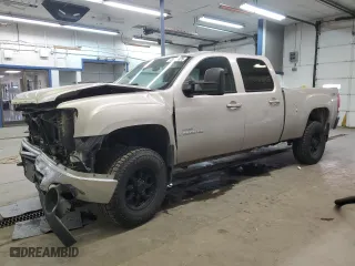 2009 GMC Sierra 2500HD SLT with VIN 1GTHK63679F118461, listed as a Copart auction lot 44075925 with 142,810 mi miles and Salvage Title. Bid and sale history available at carsss.com. Image 1.