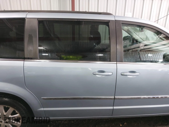 2013 Chrysler Town & Country Touring with VIN 2C4RC1BG3DR573565, listed as a IAAI auction lot 42083562 with 94,828 mi miles. Bid and sale history available at carsss.com. Image 13.