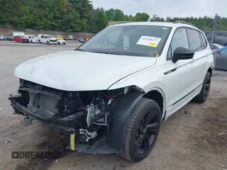 2024 Volkswagen Tiguan SE R-Line Black z VIN 3VV8B7AXXRM105318, wystawiony jako IAAI lot #42343677 z przebiegiem 20 569 mil mil oraz . Historia ofert i sprzedaży dostępna na DreamBid. Obrazek 2.