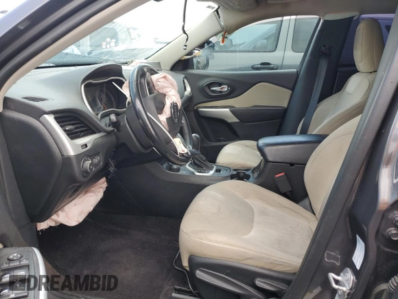 2018 Jeep Cherokee Latitude z VIN 1C4PJMCX3JD586604, wystawiony jako Copart lot #59128315 z przebiegiem 100 892 mil mil oraz Szkoda całkowita • Salvage title. Historia ofert i sprzedaży dostępna na DreamBid. Obrazek 7.
