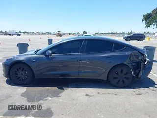 2024 Tesla Model 3 z VIN 5YJ3E1EA4RF721281, wystawiony jako IAAI lot #42238541 z przebiegiem 28 679 mil mil oraz . Historia ofert i sprzedaży dostępna na DreamBid. Obrazek 15.