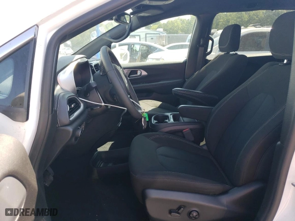 2022 Chrysler Pacifica Touring with VIN 2C4RC1FG1NR164864, listed as a Copart auction lot 68396514 with 40,941 mi miles and Salvage Title. Bid and sale history available at carsss.com. Image 7.