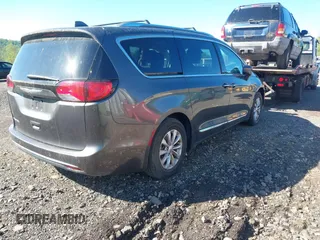 2018 Chrysler Pacifica Touring L with VIN 2C4RC1BG1JR112084, listed as a IAAI auction lot 42206441 with 163,952 mi miles and . Bid and sale history available at DreamBid. Image 4.