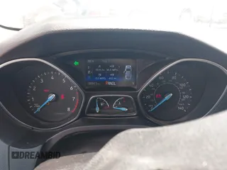 2016 Ford Focus SE z VIN 1FADP3F29GL346196, wystawiony jako IAAI lot #42171014 z przebiegiem 80 913 mil mil oraz . Historia ofert i sprzedaży dostępna na DreamBid. Obrazek 7.