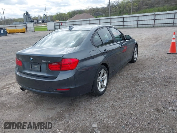 2015 BMW 3 Series 328i xDrive с VIN WBA3B5G52FNS14325, выставлен на аукционе IAAI как лот 42095241 с пробегом 95 726 миль миль и . История ставок и продаж доступна на DreamBid. Изображение 4.