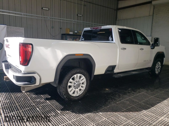 2020 GMC Sierra 3500HD Denali z VIN 1GT49WEY2LF317238, wystawiony jako Copart lot #51967295 z przebiegiem 125 681 mil mil oraz Szkody całkowita. Historia ofert i sprzedaży dostępna na DreamBid. Obrazek 3.