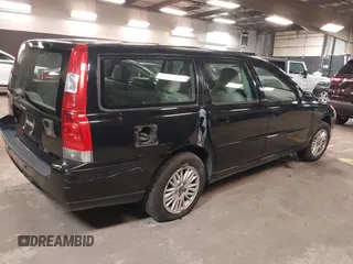 2005 Volvo V70 with VIN YV1SW640552499033, listed as a IAAI auction lot 42084472 with 149,567 mi miles. Bid and sale history available at carsss.com. Image 4.