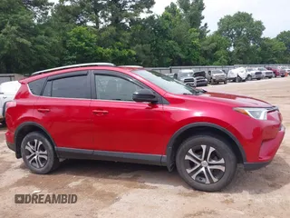 2017 Toyota RAV4 LE с VIN JTMBFREV8HJ145776, выставлен на аукционе IAAI как лот 42178048 с пробегом 152 267 миль миль и . История ставок и продаж доступна на DreamBid. Изображение 13.