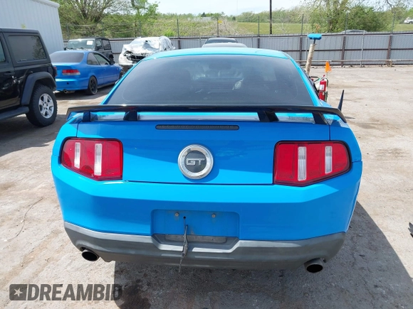 2010 Ford Mustang GT z VIN 1ZVBP8CH0A5113940, wystawiony jako IAAI lot #42068181 z przebiegiem 131 760 mil mil oraz . Historia ofert i sprzedaży dostępna na DreamBid. Obrazek 16.