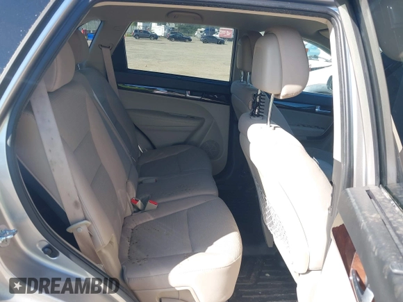 2014 Kia Sorento LX with VIN 5XYKTDA69EG522542, listed as a IAAI auction lot 42045720 with 1 mi miles. Bid and sale history available at carsss.com. Image 8.