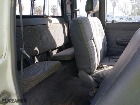 1992 Toyota 4WD Pickups DLX with VIN JT4VN13D3N5072252, listed as a IAAI auction lot 41928277 with 317,204 mi miles. Bid and sale history available at carsss.com. Image 8.