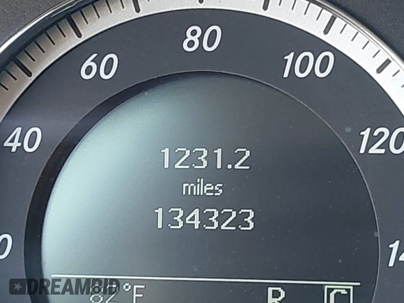 2010 Mercedes-Benz E-Class E 350 Luxury with VIN WDDHF8HBXAA251115, listed as a IAAI auction lot 41901802 with 134,323 mi miles. Bid and sale history available at carsss.com. Image 7.