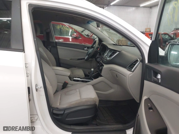 2016 Hyundai Tucson SE with VIN KM8J33A48GU117807, listed as a IAAI auction lot 41642891 with 142,371 mi miles. Bid and sale history available at carsss.com. Image 5.