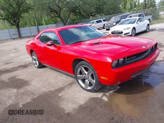 2009 Dodge Challenger R/T z VIN 2B3LJ54T89H588042, wystawiony jako IAAI lot #42122055 z przebiegiem Nie podano mil oraz . Historia ofert i sprzedaży dostępna na DreamBid. Obrazek 1.