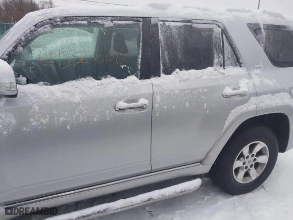 2011 Toyota 4Runner Trail with VIN JTEBU5JR1B5048874, listed as a IAAI auction lot 41332806 with 123,409 mi miles. Bid and sale history available at carsss.com. Image 14.