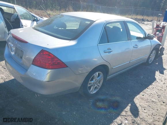 2006 Honda Accord Sdn LX SE with VIN 1HGCM56386A165458, listed as a IAAI auction lot 41087530 with 195,211 mi miles. Bid and sale history available at carsss.com. Image 4.