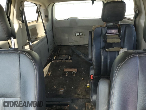 2014 Chrysler Town & Country Touring with VIN 2C4RC1BG6ER211053, listed as a Copart auction lot 56573845 with 190,800 mi miles and Clean Title. Bid and sale history available at DreamBid. Image 10.